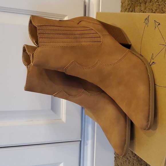 Indigo Shoes - Womens Indigo Rd ARVEY Chestnut Western Heeled Ankle Boots Size  8 10 NWT